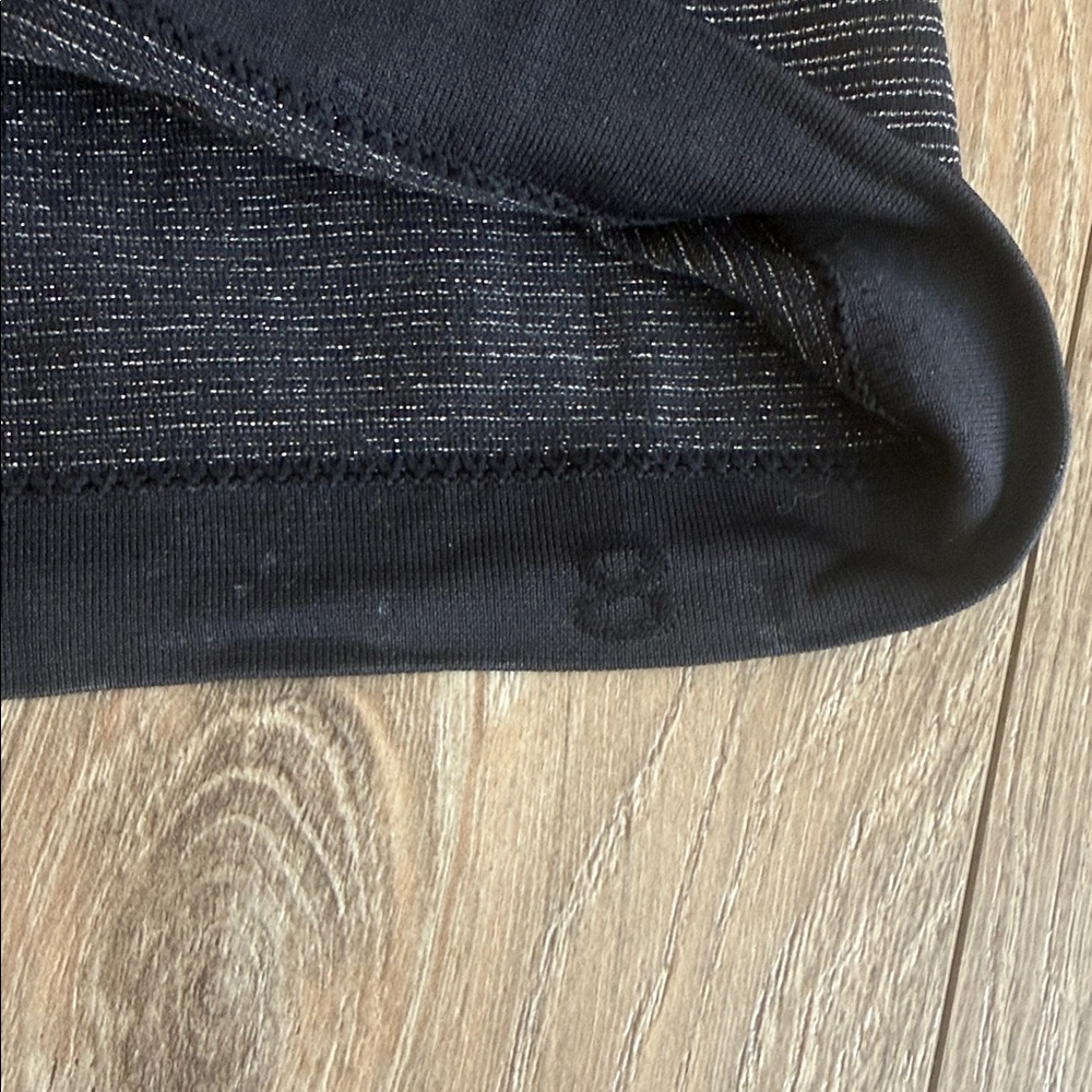 ((2 PIECE)) LULULEMON WORKOUT TOP BUNDLE SIZE 8/MEDIUM EEEUC - Picture 8 of 9